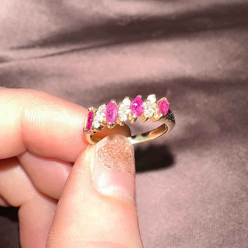 Vintage 10k GOLD Diamond and Ruby Ring! GENUINE STONES! Sz: 4.25
